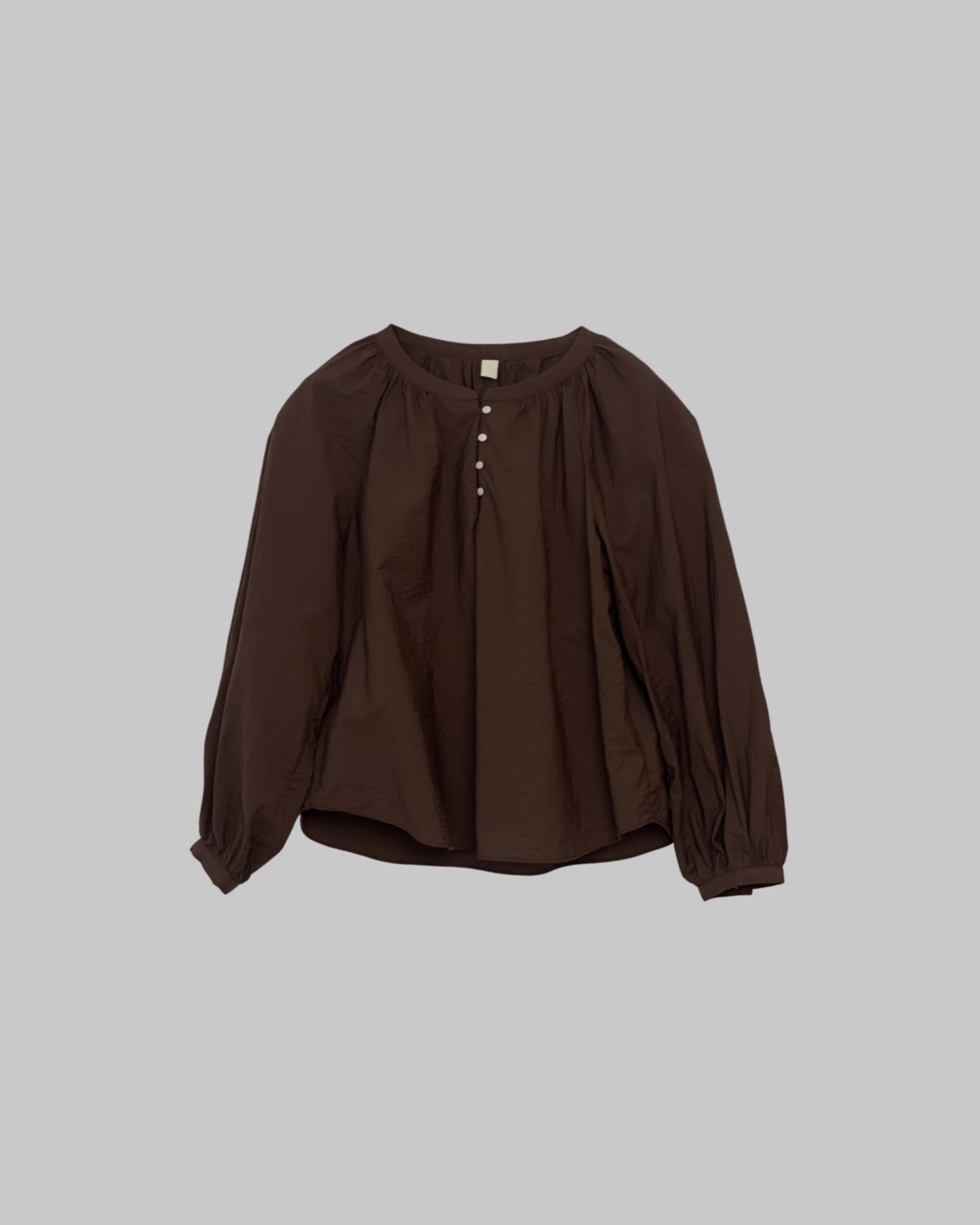 Button shirring blouse